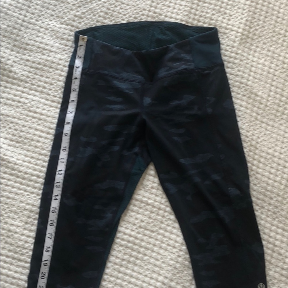 Lululemon Capri in teal camo